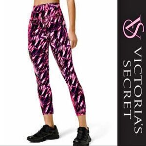 Victoria’s Secret Knockout 7/8ths Leggings